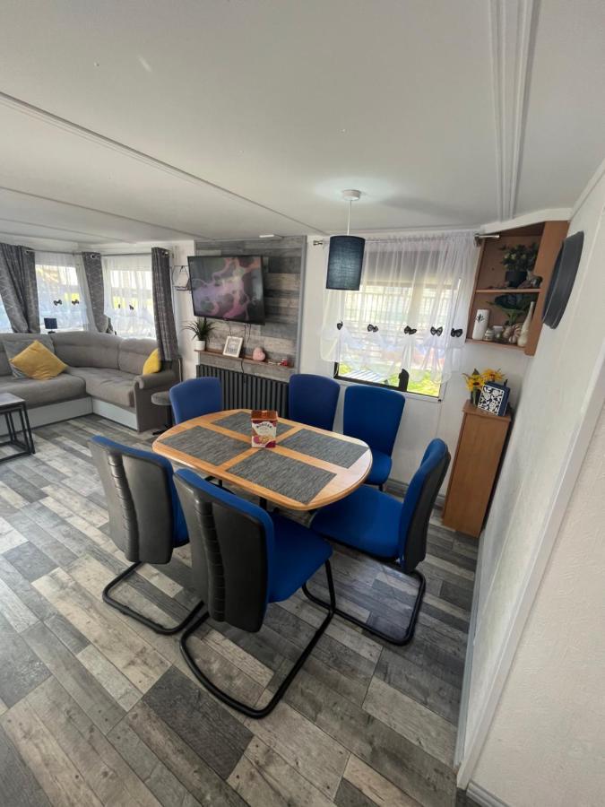 Unique Caravan With Outdoor Space Ballantrae Zewnętrze zdjęcie
